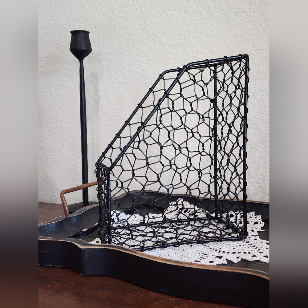 Black Wire Magazine Holder